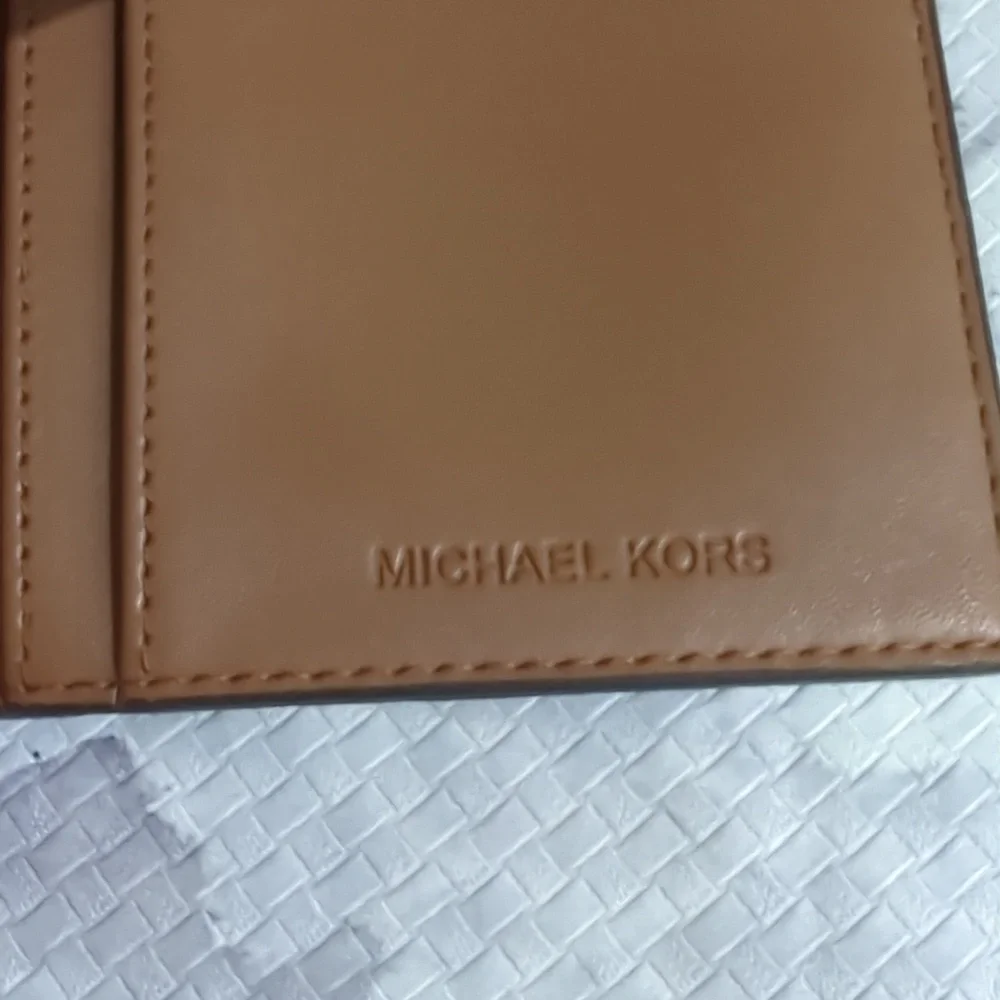Michael Kors Jet Set  Signature Passport Dark Brown Key & Card Holder Wallet EUC